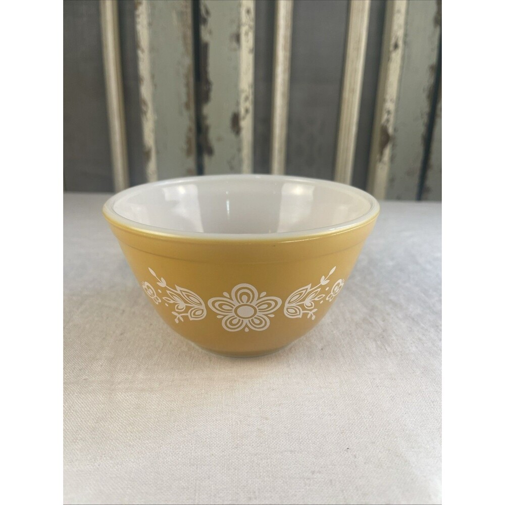 Pyrex Vintage 401 Butterfly Gold 1 1/2 Pint Mixing Serving Bowl